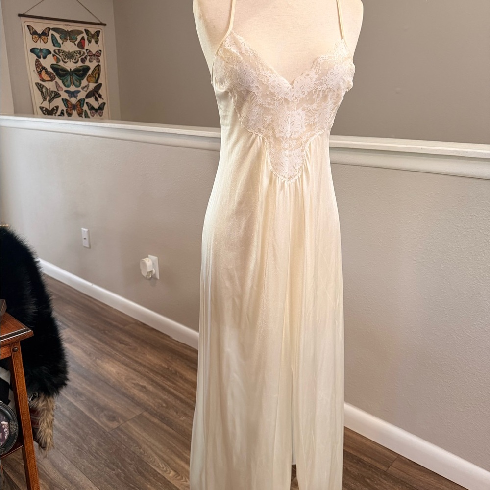Vintage Gilead Ivory Nylon Nightgown USA Lace Slip Dress Bridal Coquette Petite